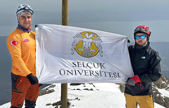 Selçuk Üniversitesi Personelinden Zirve Çıkartması: Dedegöl Dağı’nda Üniversite Bayrağı Dalgalandı