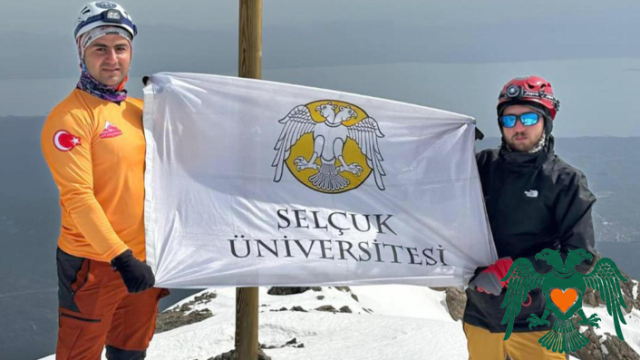 Selçuk Üniversitesi Personelinden Zirve Çıkartması: Dedegöl Dağı’nda Üniversite Bayrağı Dalgalandı